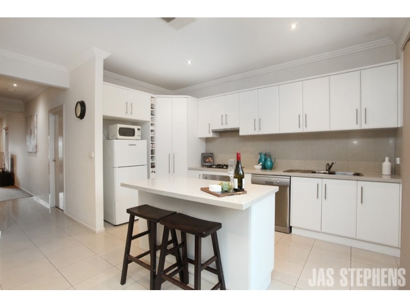 2/10 Swan Street, Footscray VIC 3011