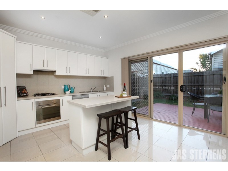 2/10 Swan Street, Footscray VIC 3011