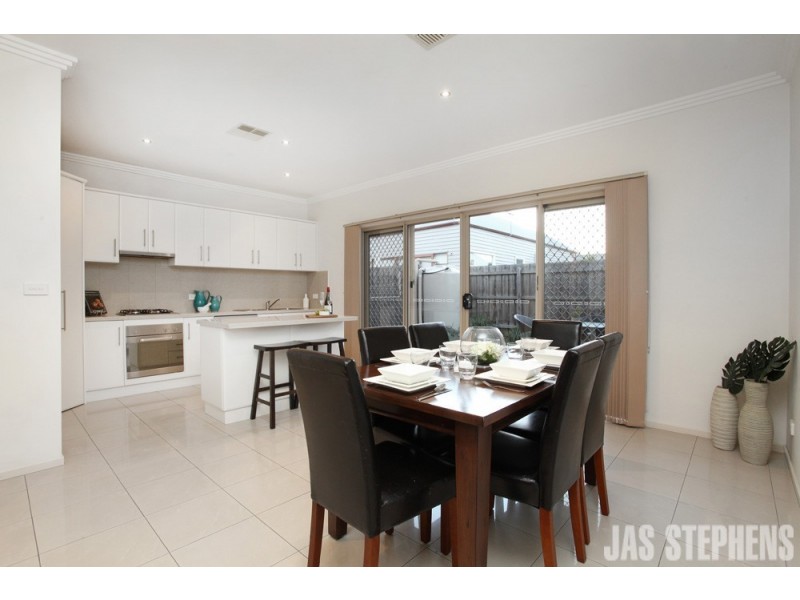 2/10 Swan Street, Footscray VIC 3011