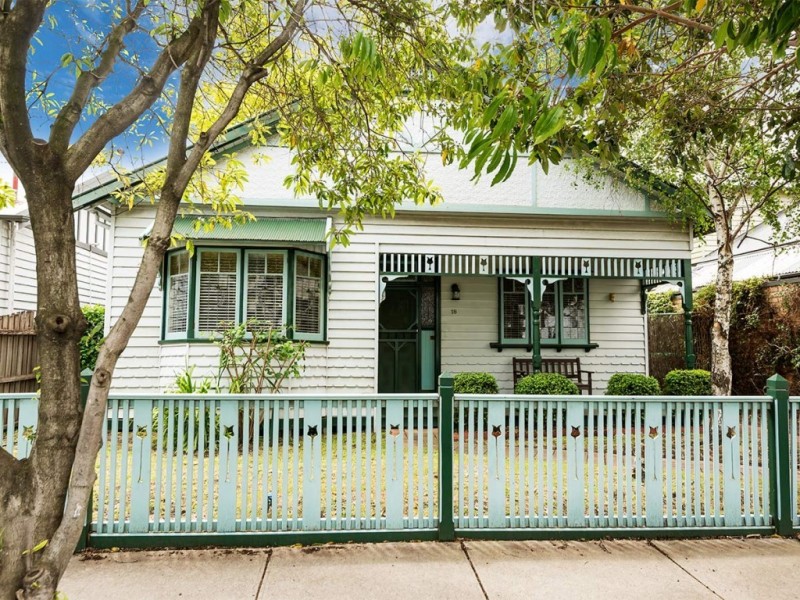 18 Station Road, Seddon VIC 3011