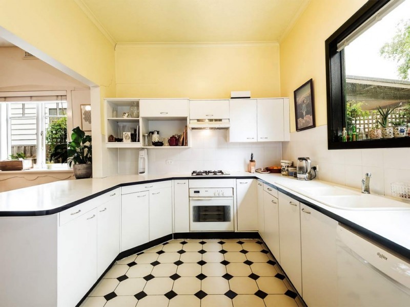 18 Station Road, Seddon VIC 3011