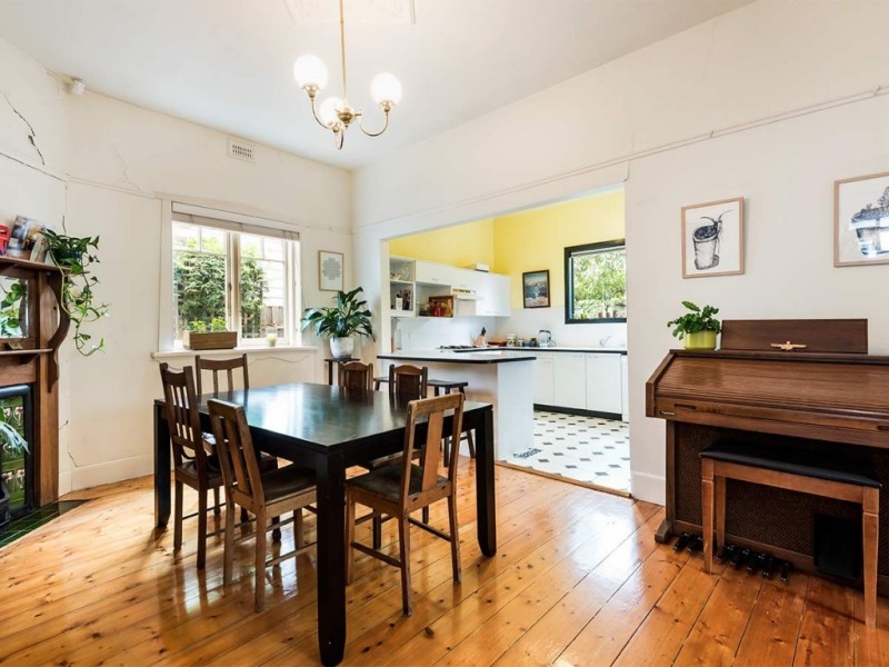 18 Station Road, Seddon VIC 3011