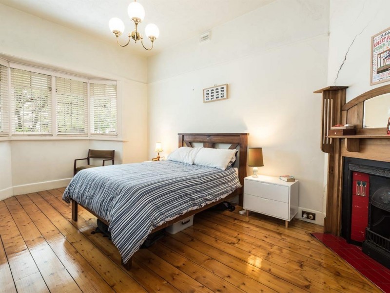 18 Station Road, Seddon VIC 3011