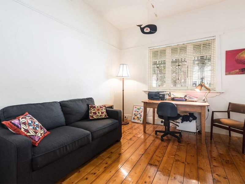 18 Station Road, Seddon VIC 3011