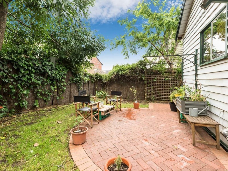 18 Station Road, Seddon VIC 3011