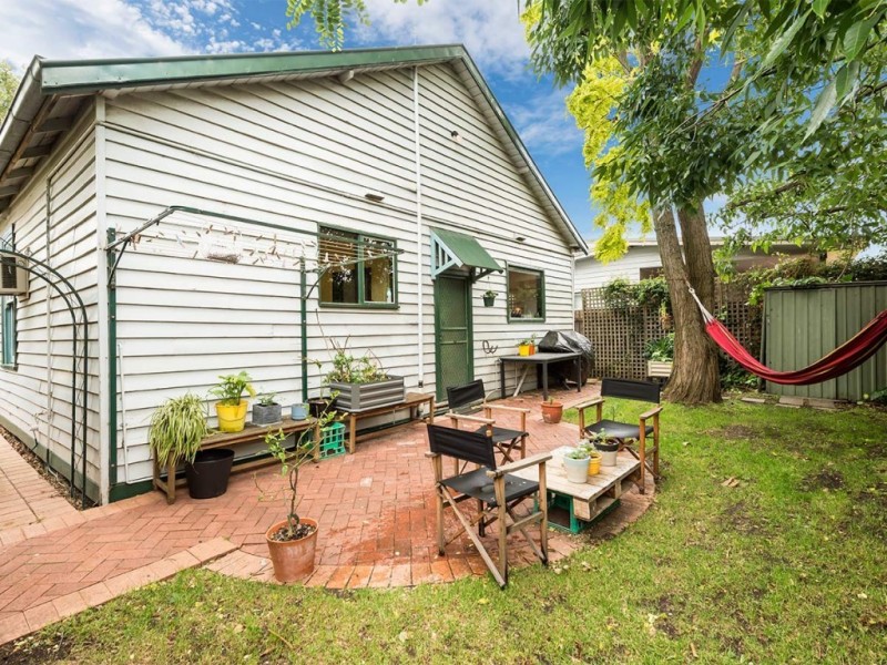 18 Station Road, Seddon VIC 3011
