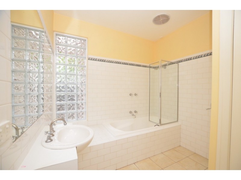 24 Hamilton Street, Seddon VIC 3011