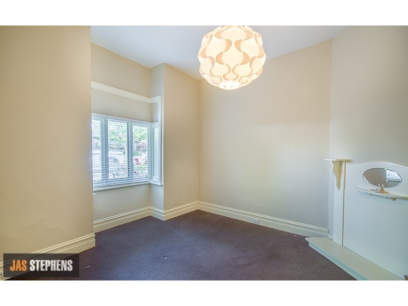 6 Hamilton Street, Seddon VIC 3011