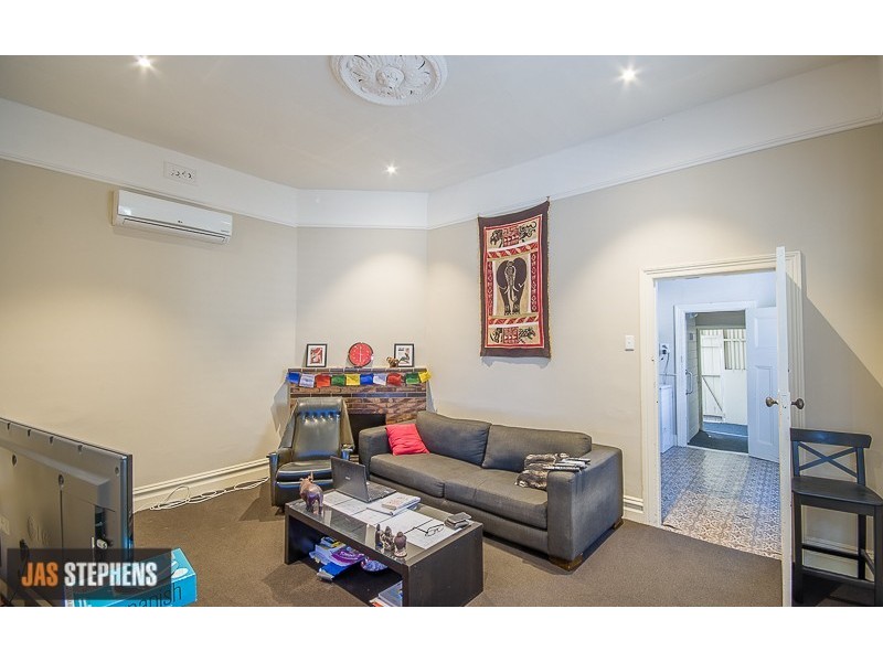 6 Hamilton Street, Seddon VIC 3011
