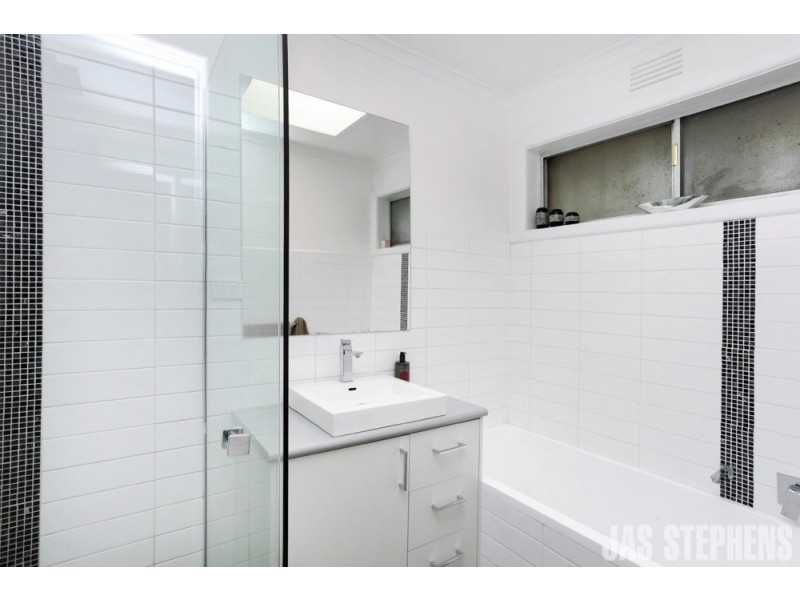 4/18 Edgar Street, Kingsville VIC 3012