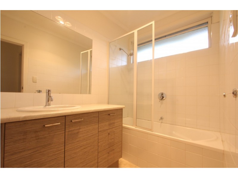 12/119 Essex Street, West Footscray VIC 3012