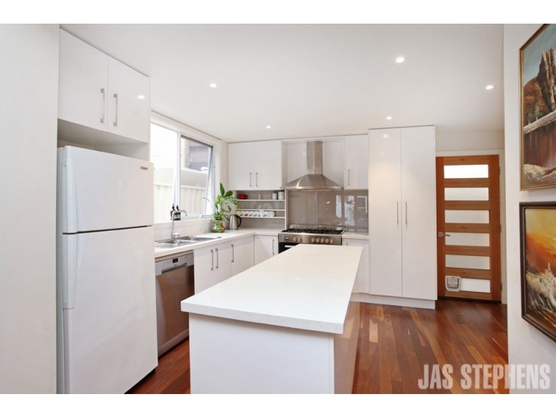12 Arran Street, Seddon VIC 3011