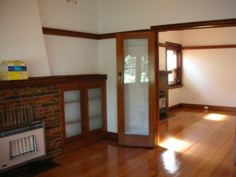 27 Queensville Street, Kingsville VIC 3012