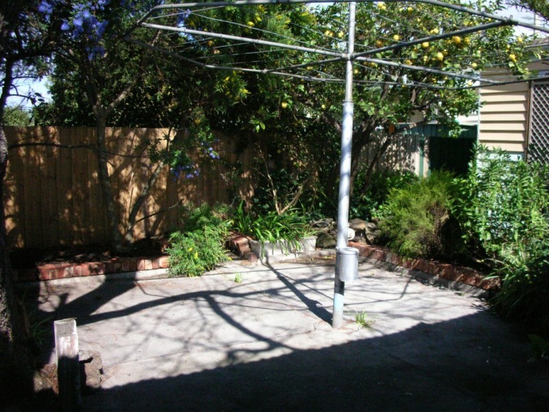 27 Queensville Street, Kingsville VIC 3012