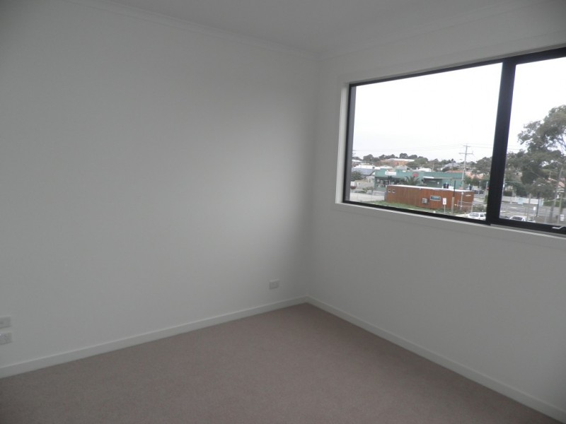 2/20 Hewitt Avenue, Footscray VIC 3011