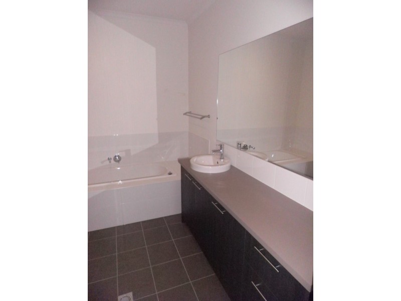 2/20 Hewitt Avenue, Footscray VIC 3011