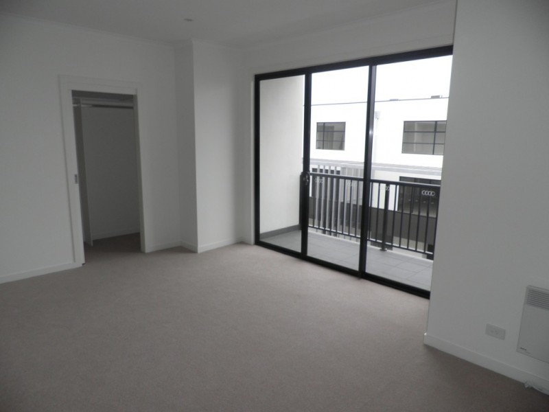 2/20 Hewitt Avenue, Footscray VIC 3011