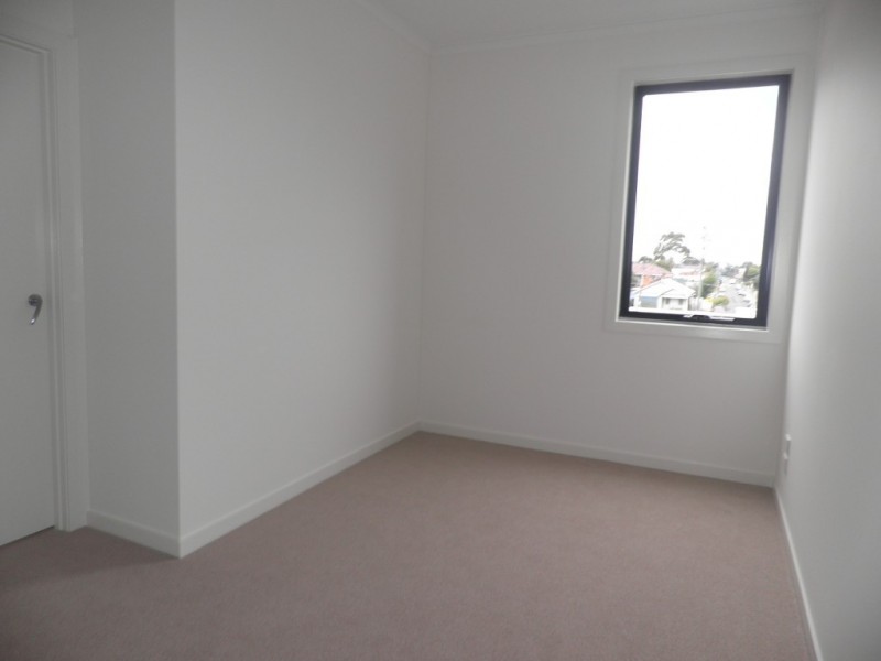 2/20 Hewitt Avenue, Footscray VIC 3011