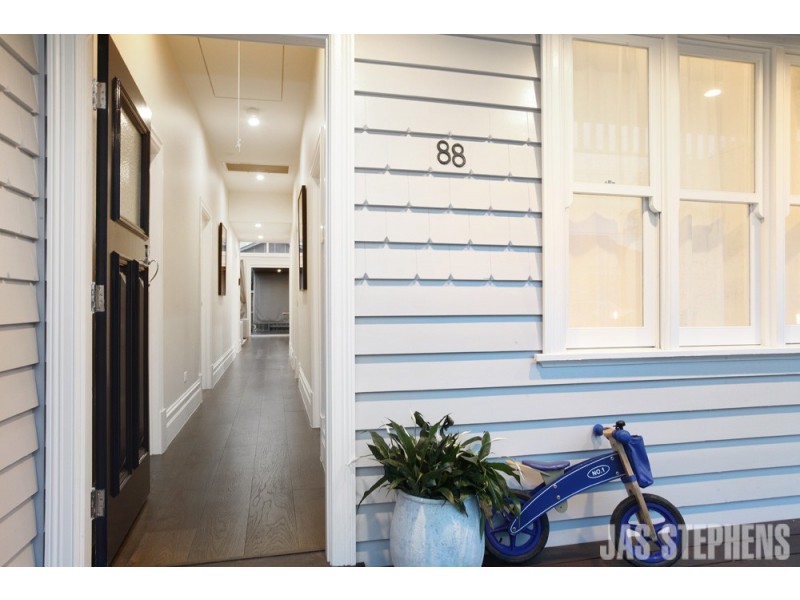 88 Queensville Street, Kingsville VIC 3012