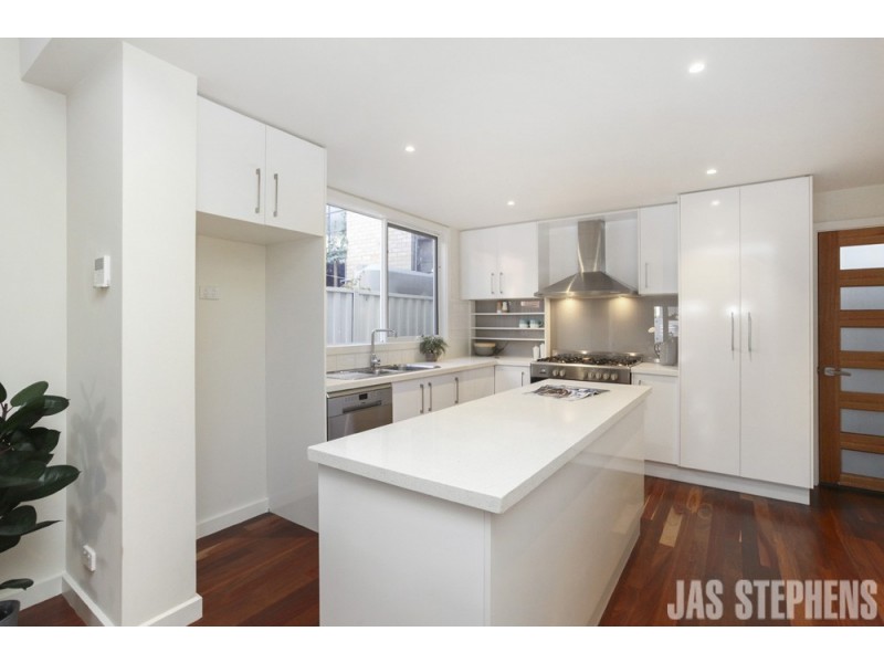 12 Arran Street, Seddon VIC 3011