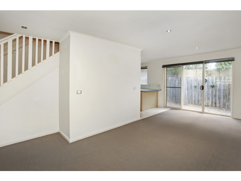 8 Johnston Street, Newport VIC 3015