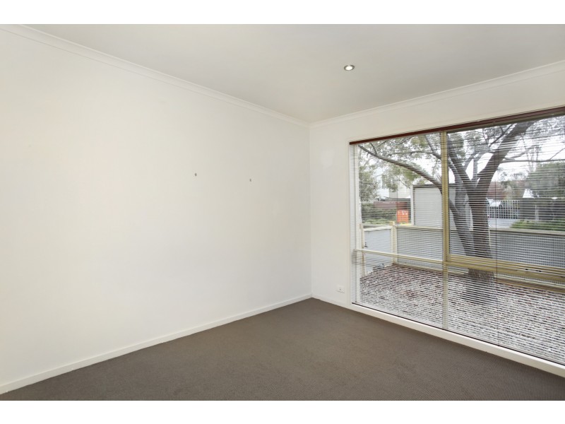 8 Johnston Street, Newport VIC 3015