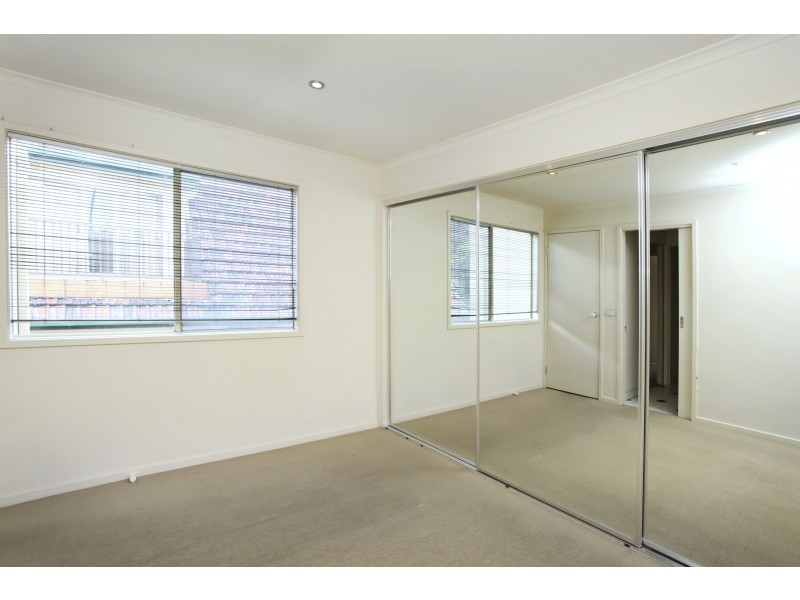 8 Johnston Street, Newport VIC 3015