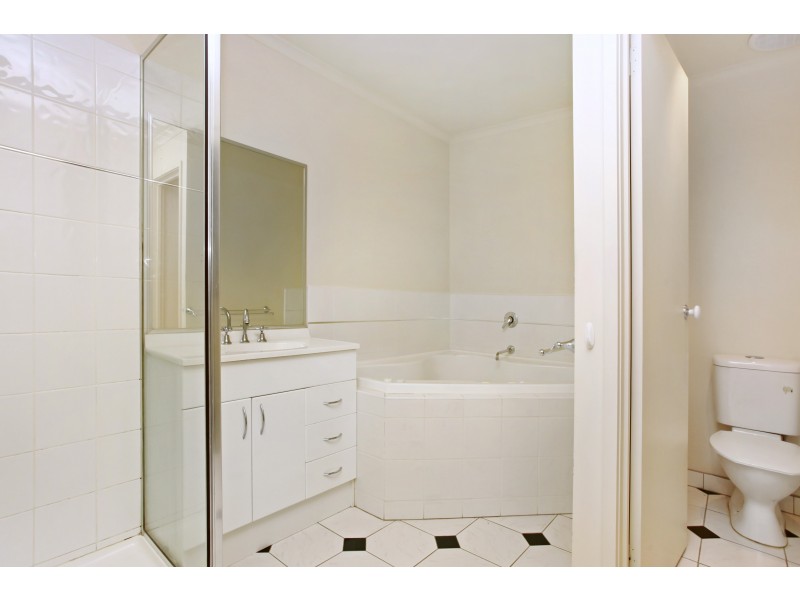8 Johnston Street, Newport VIC 3015