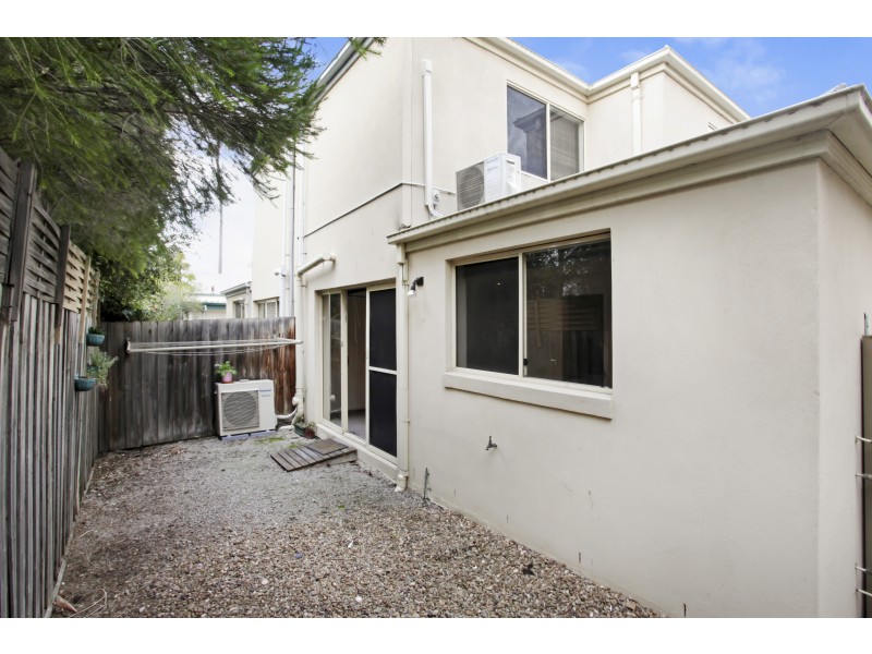 8 Johnston Street, Newport VIC 3015