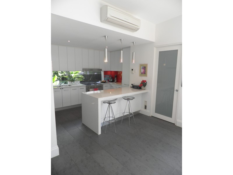 6 Medway Street, Seddon VIC 3011