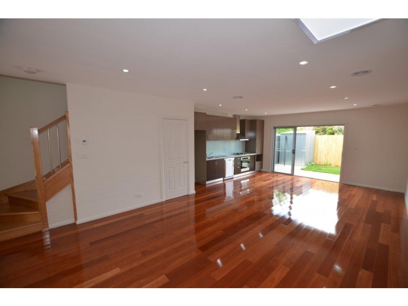 2/10 Greenham Street, Maidstone VIC 3012
