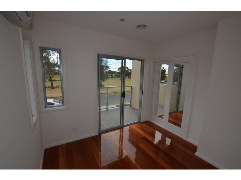 2/10 Greenham Street, Maidstone VIC 3012