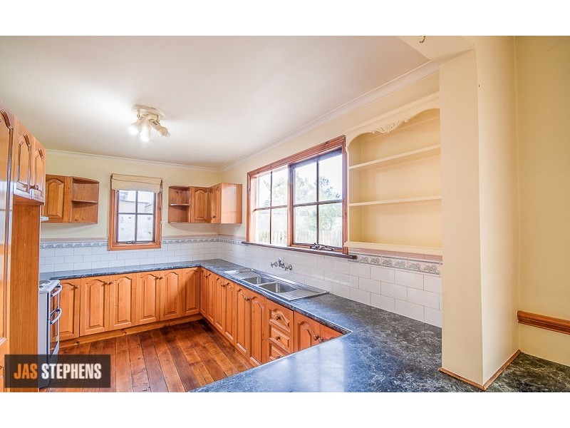 9 Dunedin Street, Maidstone VIC 3012