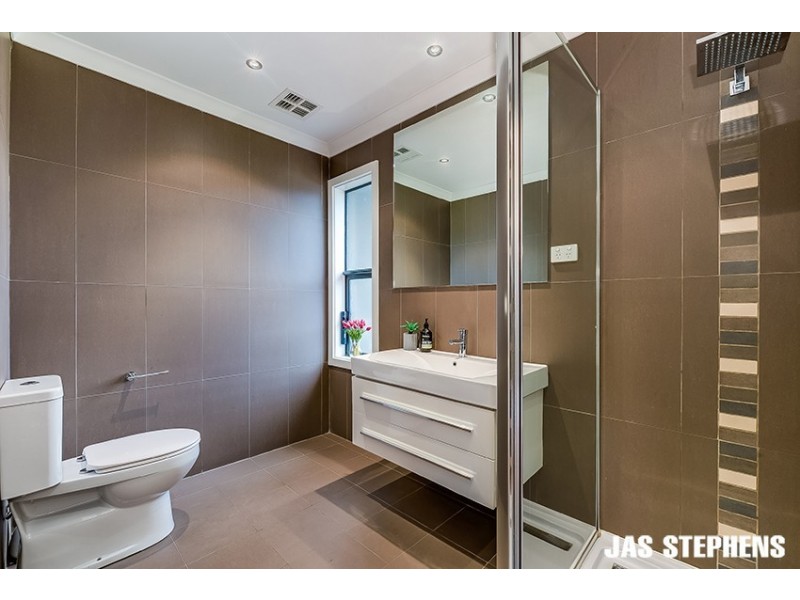 32 Millers Road, Brooklyn VIC 3012