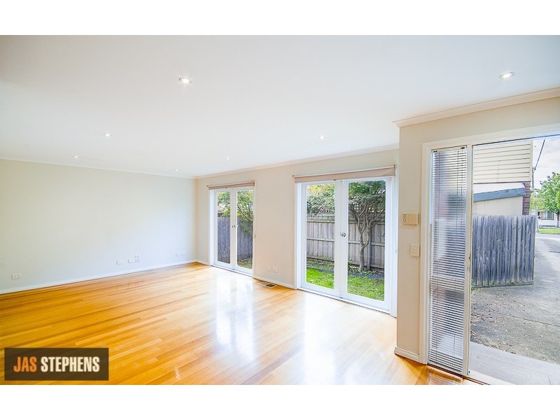 2/5 Madden Street, Maidstone VIC 3012