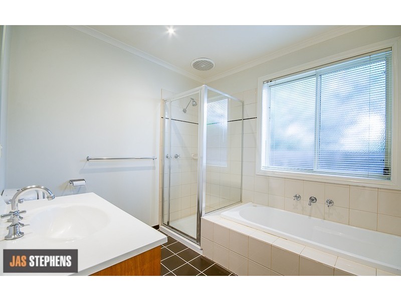 2/5 Madden Street, Maidstone VIC 3012