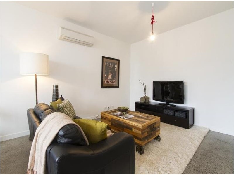 8/2 Alexander Street, Seddon VIC 3011