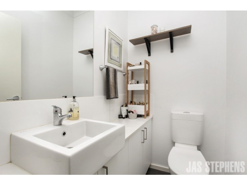 2/114 Somerville Road, Yarraville VIC 3013