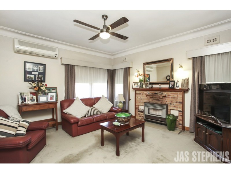 24 Matthews Street, Sunshine VIC 3020