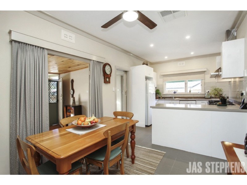 24 Matthews Street, Sunshine VIC 3020