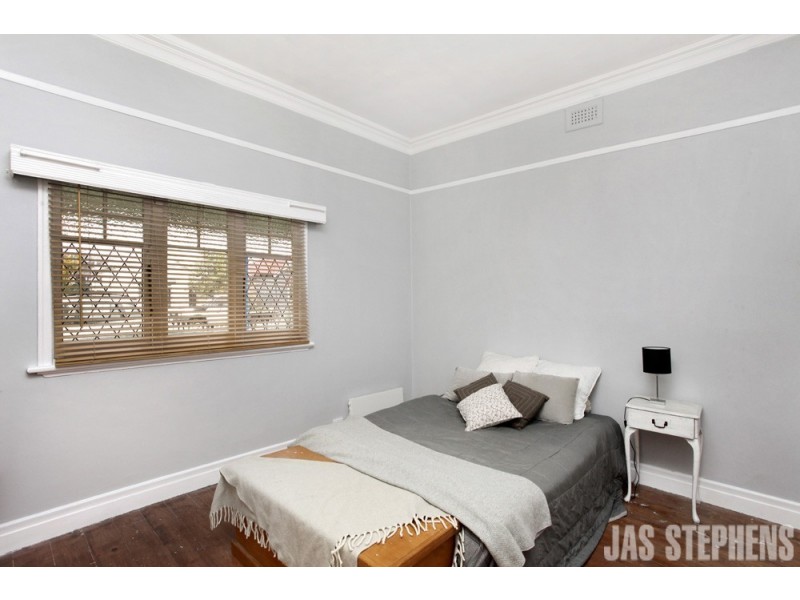 132 Queensville Street, Kingsville VIC 3012