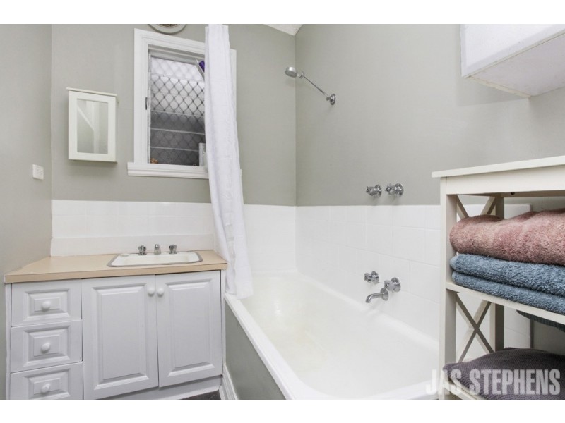 132 Queensville Street, Kingsville VIC 3012