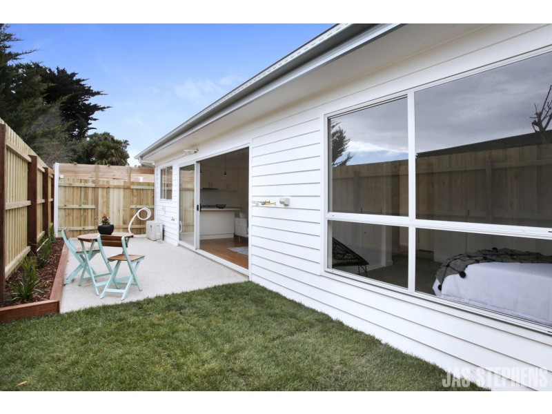 2/49 Hampshire Road, Sunshine VIC 3020