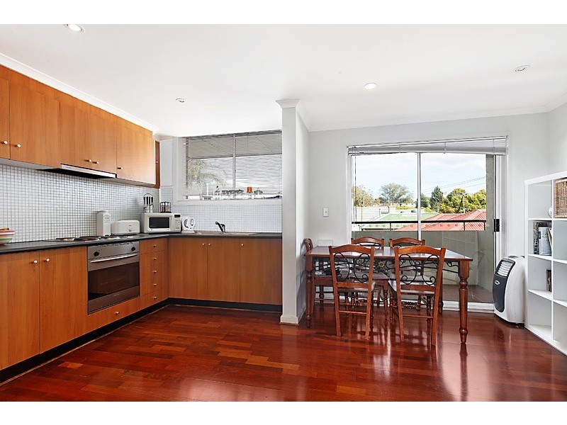 6/251 Nicholson Street, Seddon VIC 3011