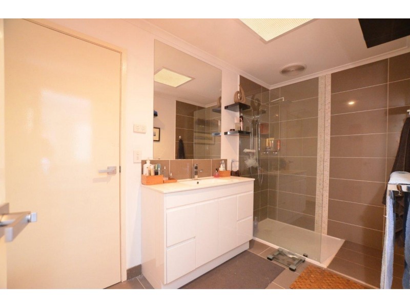 2/27 Empire Street, Footscray VIC 3011