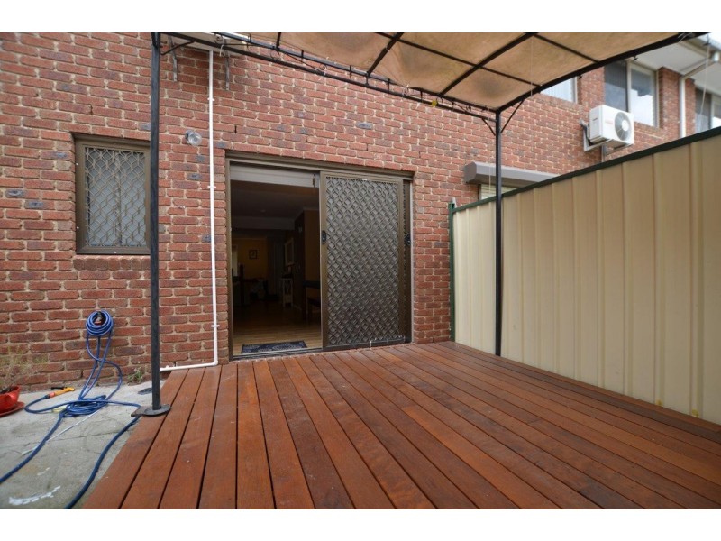 2/27 Empire Street, Footscray VIC 3011