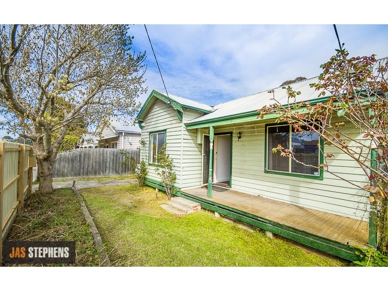 18 Vernon Street, South Kingsville VIC 3015