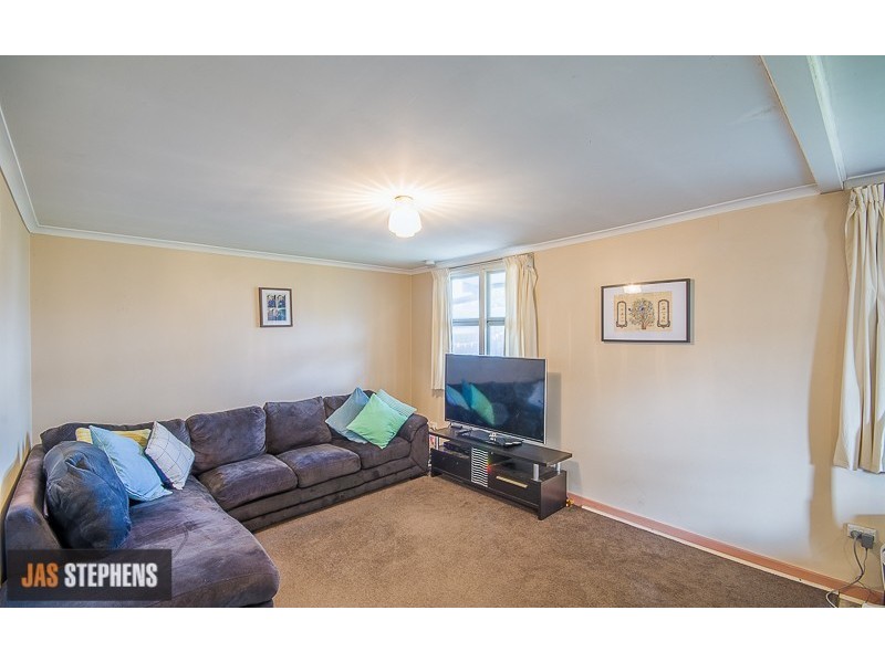 18 Vernon Street, South Kingsville VIC 3015