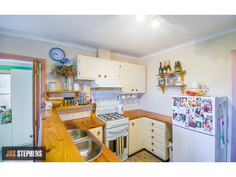 18 Vernon Street, South Kingsville VIC 3015