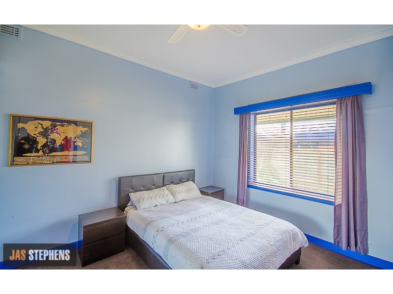 18 Vernon Street, South Kingsville VIC 3015